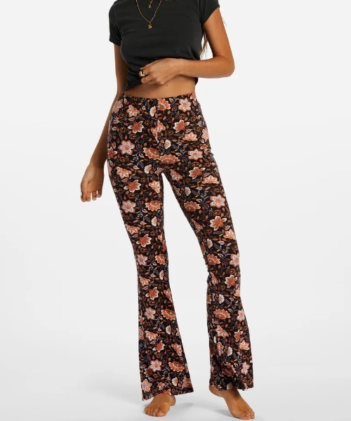 BILLABONG（ビラボン）の「【BILLABONG/ビラボン】23AW SUNDOWN/フラワー柄ロングフレアパンツ（その他パンツ・レディース・ブラック系その他・SMALL）」の8枚目の写真