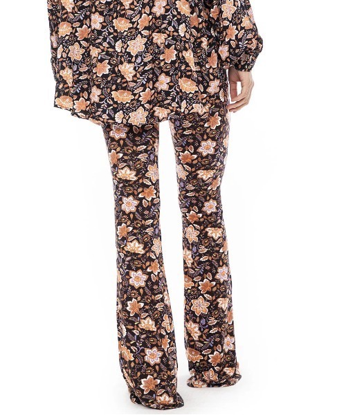 BILLABONG（ビラボン）の「【BILLABONG/ビラボン】23AW SUNDOWN/フラワー柄ロングフレアパンツ（その他パンツ・レディース・ブラック系その他・SMALL）」の5枚目の写真