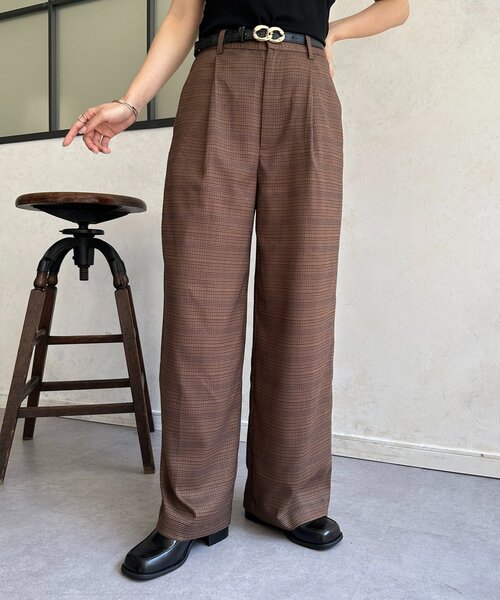 Thevon(ゼボン)の「タックストレートスラックス(その他パンツ・レディース・ブラウン/ベージュ・FREE)」の4枚目の写真
