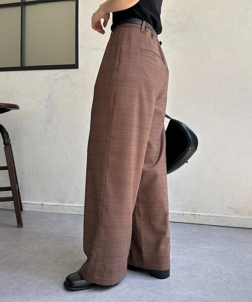 Thevon(ゼボン)の「タックストレートスラックス(その他パンツ・レディース・ブラウン/ベージュ・FREE)」の5枚目の写真