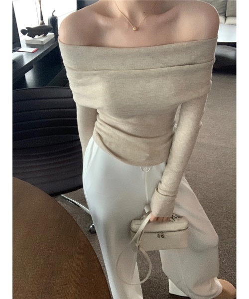 SALTMINT(ソルトミント)の「Elegance Off Shoulder Knit(ニット/セーター・レディース・ベージュ/ブラック/グレー・FREE)」の3枚目の写真