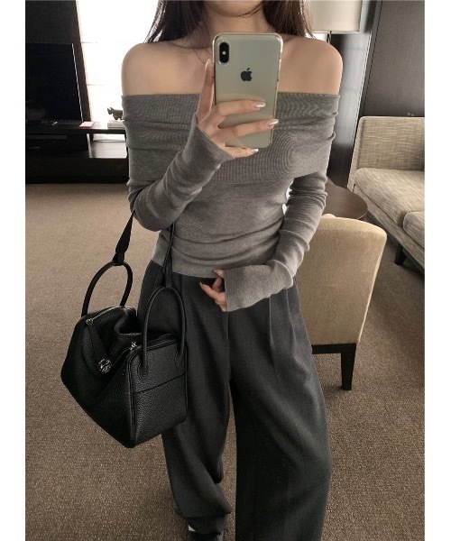 SALTMINT(ソルトミント)の「Elegance Off Shoulder Knit(ニット/セーター・レディース・ベージュ/ブラック/グレー・FREE)」の2枚目の写真