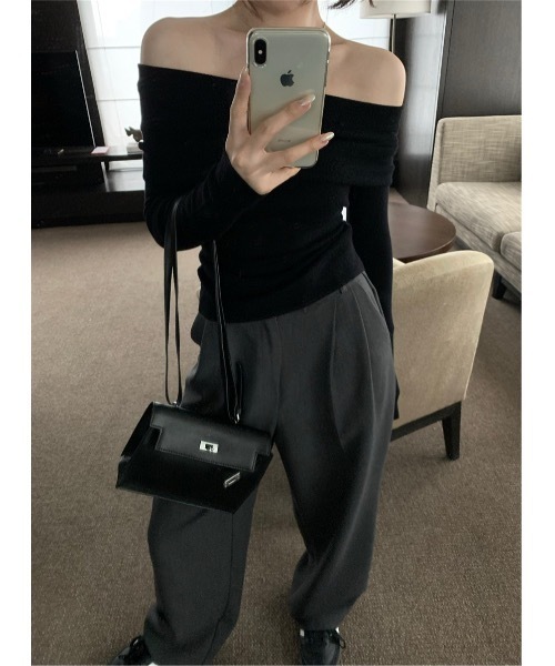 SALTMINT(ソルトミント)の「Elegance Off Shoulder Knit(ニット/セーター・レディース・ベージュ/ブラック/グレー・FREE)」の6枚目の写真