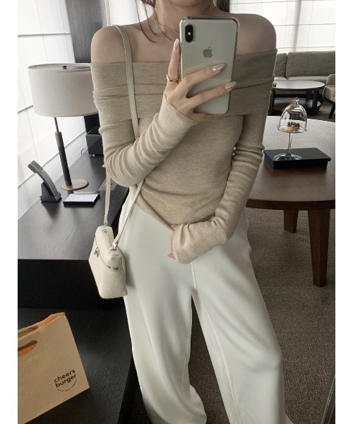 SALTMINT(ソルトミント)の「Elegance Off Shoulder Knit(ニット/セーター・レディース・ベージュ/ブラック/グレー・FREE)」の9枚目の写真