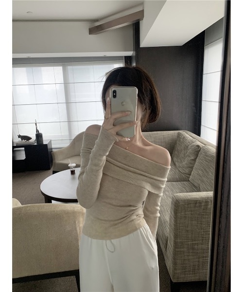 SALTMINT(ソルトミント)の「Elegance Off Shoulder Knit(ニット/セーター・レディース・ベージュ/ブラック/グレー・FREE)」の11枚目の写真