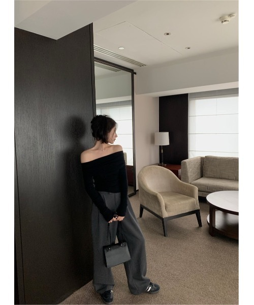 SALTMINT(ソルトミント)の「Elegance Off Shoulder Knit(ニット/セーター・レディース・ベージュ/ブラック/グレー・FREE)」の5枚目の写真