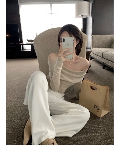 SALTMINT(ソルトミント)の「Elegance Off Shoulder Knit(ニット/セーター・レディース・ベージュ/ブラック/グレー・FREE)」の10枚目の写真