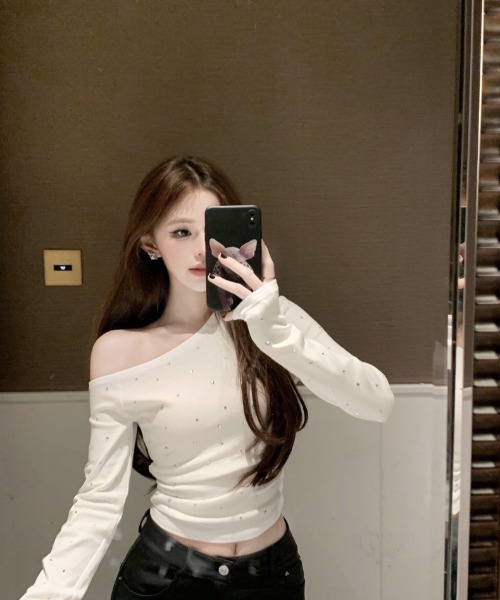 UP START（アップスタート）の「【LAMPOON】ビジューオフショルカットソー（Tシャツ/カットソー・レディース・ホワイト/ブラック・MEDIUM/LARGE/SMALL）」の5枚目の写真