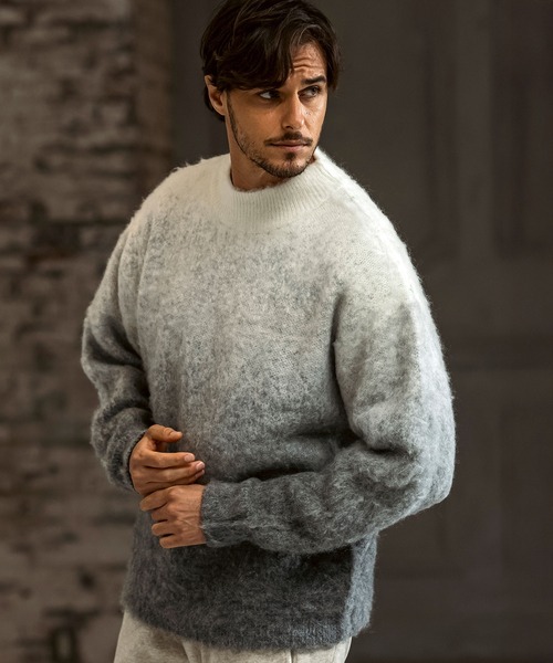 AKM Contemporary（エイケイエムコンテンポラリー）の「【WEB・直営店限定】AKM Contemporary(エイケイエムコンテンポラリー)モヘア オーバーサイズ グラデーション ニット(保温性/起毛)（ニット/セーター・メンズ・ブラック/ホワイト/ブラウン・S/M/L/XL）」の4枚目の写真