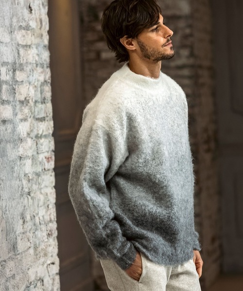 AKM Contemporary（エイケイエムコンテンポラリー）の「【WEB・直営店限定】AKM Contemporary(エイケイエムコンテンポラリー)モヘア オーバーサイズ グラデーション ニット(保温性/起毛)（ニット/セーター・メンズ・ブラック/ホワイト/ブラウン・S/M/L/XL）」の5枚目の写真