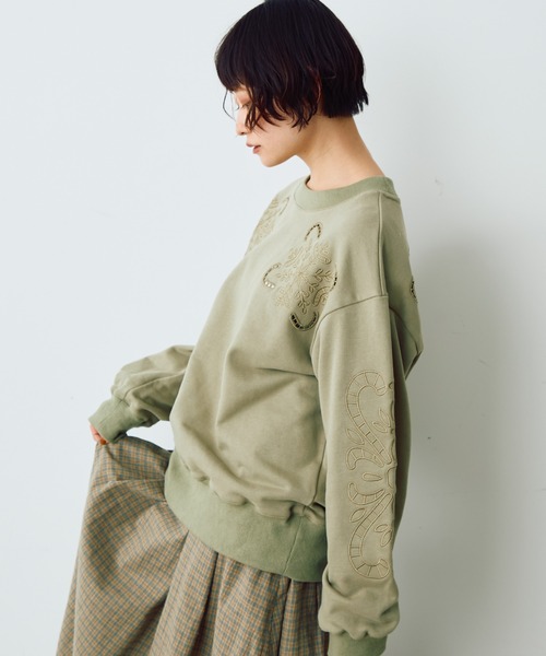 Crisp（クリスプ）の「ヴィンテージカットワークデザインスウェット（スウェット・レディース・アイボリー/グリーン・FREE）」の3枚目の写真