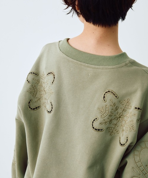 Crisp（クリスプ）の「ヴィンテージカットワークデザインスウェット（スウェット・レディース・アイボリー/グリーン・FREE）」の4枚目の写真