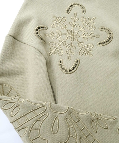 Crisp（クリスプ）の「ヴィンテージカットワークデザインスウェット（スウェット・レディース・アイボリー/グリーン・FREE）」の5枚目の写真