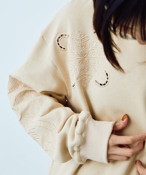 Crisp（クリスプ）の「ヴィンテージカットワークデザインスウェット（スウェット・レディース・アイボリー/グリーン・FREE）」の3枚目の写真