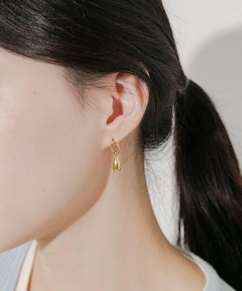 SMELLY（スメリー）の「ステンレスドロップメタルピアス（ピアス（両耳用）・レディース・ゴールド・-）」の2枚目の写真