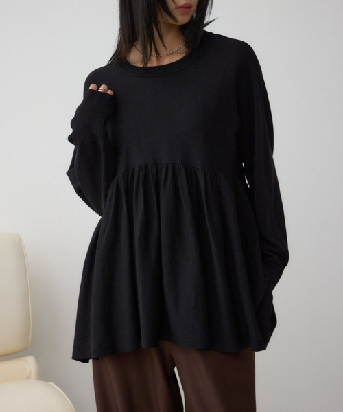 AZUL by moussy（アズールバイマウジー）の「ペプラムデザインニットトップス（ニット/セーター・レディース・ブラック/ブラウン/レッド・FREE）」の2枚目の写真