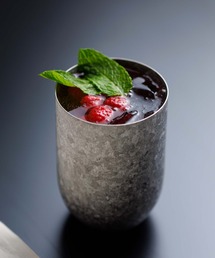 kuros'（クロス）の「【kuros'オリジナル】チタン二重タンブラー 窯創り ブースター シルバー 400ml 桐箱入り（グラス/マグカップ/タンブラー）」