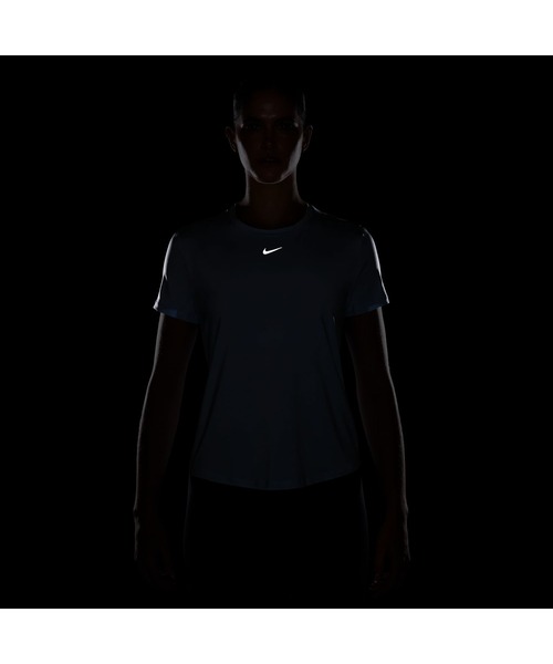 NIKE（ナイキ）の「ナイキ NIKE ナイキ  ワン クラシック DF S/S トップ（Tシャツ/カットソー・レディース・ブルー・M/S/L）」の4枚目の写真
