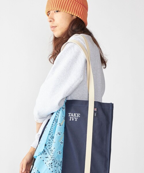 SHIPS（シップス）の「SHIPS×TAKE IVY:『TAKE NVY』INTER-VARSITYトートバッグ（トートバッグ・メンズ・ワイン/グリーン/キャメル/ロイヤルブルー/ネイビー・ONE SIZE）」の8枚目の写真