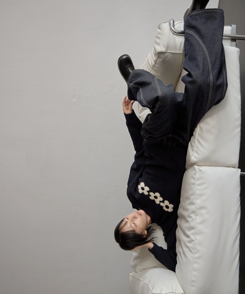 UNE MANSION(ユヌマンション)の「【UNE ORIGINAL】ふわふわラブリーフラワーベーシックシルエットニット(ニット/セーター・レディース・ネイビー/ブラウン/グレー・FREE)」の15枚目の写真