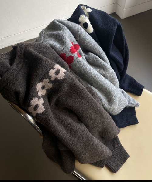 UNE MANSION(ユヌマンション)の「【UNE ORIGINAL】ふわふわラブリーフラワーベーシックシルエットニット(ニット/セーター・レディース・ネイビー/ブラウン/グレー・FREE)」の18枚目の写真
