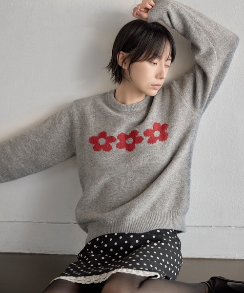 UNE MANSION(ユヌマンション)の「【UNE ORIGINAL】ふわふわラブリーフラワーベーシックシルエットニット(ニット/セーター・レディース・ネイビー/ブラウン/グレー・FREE)」の20枚目の写真