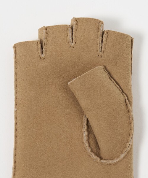 UNITED ARROWS（ユナイテッドアローズ）の「ムートン フィンガーレス グローブ（手袋・メンズ・ベージュ・FREE）」の5枚目の写真