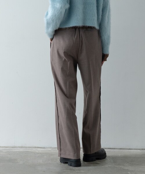 GALLEST（ギャレスト）の「Comfy SET UP｜イージーストレートスラックス【セットアップ対応／通勤／カセット服】（その他パンツ・レディース・ダークグレー/ブラック/ブラウン系・34/36/38/40）」の6枚目の写真