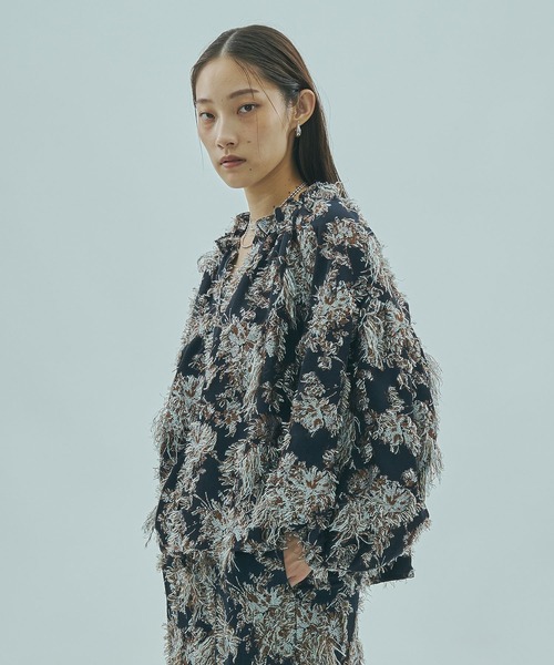 ROSE BUD（ローズバッド）の「(mag.by c)FLOWER JACQUARD BLOUSE（シャツ/ブラウス・レディース・ブラウン/ネイビー・ONE SIZE）」の3枚目の写真