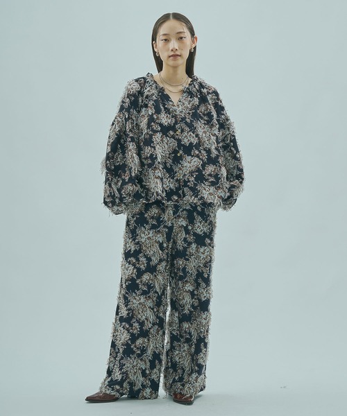 ROSE BUD（ローズバッド）の「(mag.by c)FLOWER JACQUARD BLOUSE（シャツ/ブラウス・レディース・ブラウン/ネイビー・ONE SIZE）」の5枚目の写真