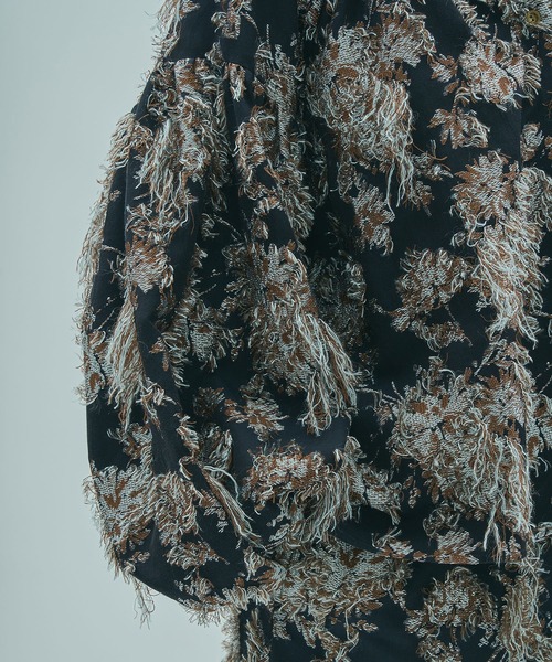 ROSE BUD（ローズバッド）の「(mag.by c)FLOWER JACQUARD BLOUSE（シャツ/ブラウス・レディース・ブラウン/ネイビー・ONE SIZE）」の9枚目の写真