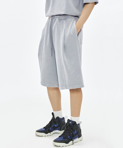 SOVERMENT(ソヴメント)の「620gピグメントワンタックバミューダパンツ-ムングレー-(その他パンツ・レディース・その他・SMALL)」の1枚目の写真