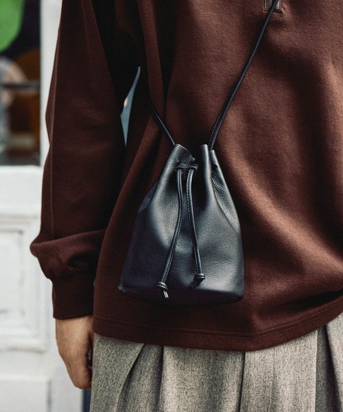 niko and...(ニコアンド)の「アソートレザー巾着ショルダーバッグ(ショルダーバッグ・メンズ・ブラック/ベージュ・FREE)」の1枚目の写真