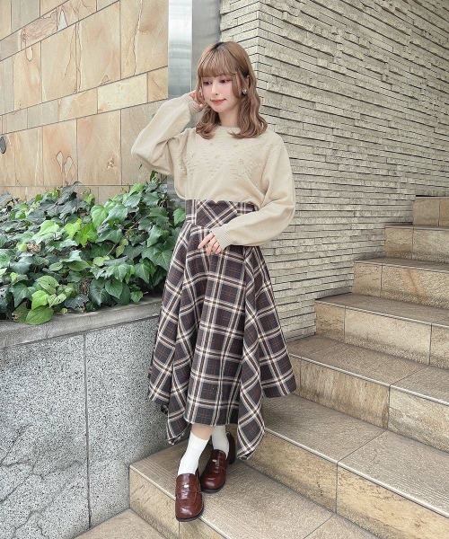 F i.n.t（フィント）の「プチローズ刺繍ニットプルオーバー/fint フィント（ニット/セーター・レディース・オフホワイト/ライトベージュ・FREE）」の7枚目の写真