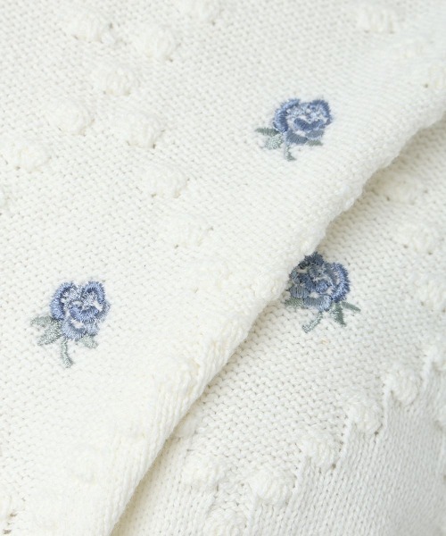 F i.n.t（フィント）の「プチローズ刺繍ニットプルオーバー/fint フィント（ニット/セーター・レディース・オフホワイト/ライトベージュ・FREE）」の4枚目の写真