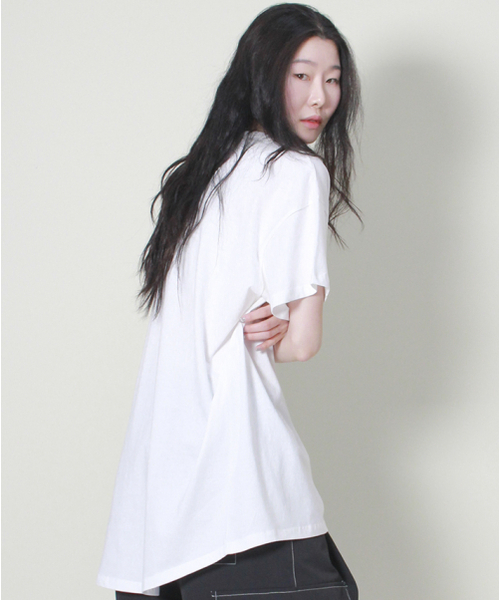 DEMARC(ドゥマーク)の「ソリッドアンバランスルーズフィットクルーネック半袖Tシャツホワイト(Tシャツ/カットソー・レディース・その他・LARGE/MEDIUM)」の1枚目の写真