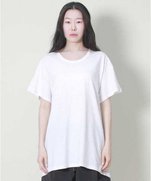 DEMARC(ドゥマーク)の「ソリッドアンバランスルーズフィットクルーネック半袖Tシャツホワイト(Tシャツ/カットソー・レディース・その他・LARGE/MEDIUM)」の2枚目の写真