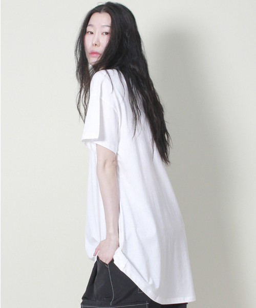 DEMARC(ドゥマーク)の「ソリッドアンバランスルーズフィットクルーネック半袖Tシャツホワイト(Tシャツ/カットソー・レディース・その他・LARGE/MEDIUM)」の6枚目の写真
