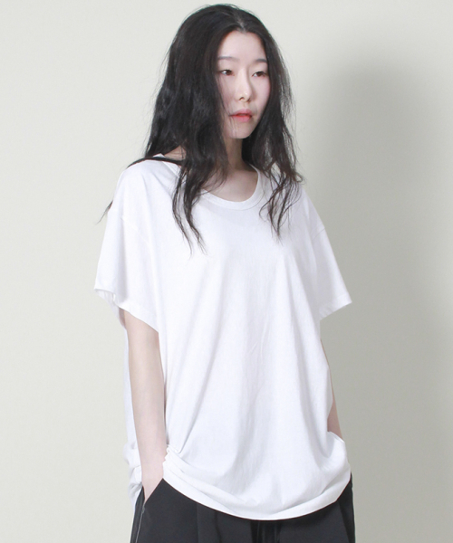 DEMARC(ドゥマーク)の「ソリッドアンバランスルーズフィットクルーネック半袖Tシャツホワイト(Tシャツ/カットソー・レディース・その他・LARGE/MEDIUM)」の7枚目の写真