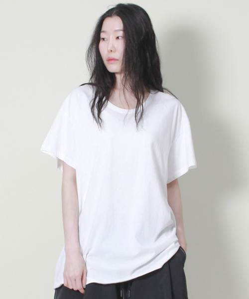DEMARC(ドゥマーク)の「ソリッドアンバランスルーズフィットクルーネック半袖Tシャツホワイト(Tシャツ/カットソー・レディース・その他・LARGE/MEDIUM)」の8枚目の写真