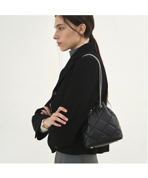 ANODDS（アンオズ）の「TIWI SHEEPSKIN QUILT chain mini bucket bag 3 color（ショルダーバッグ）」