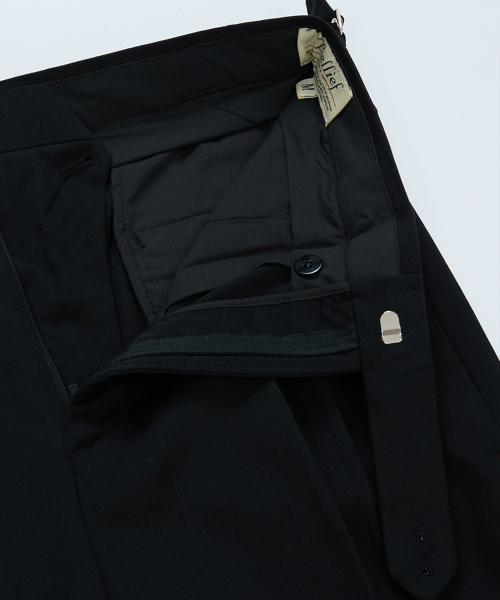 BELLIEF(ベリーフ)の「Wool adjust Double Pleat relaxed Trouser (Black)(スラックス・メンズ・その他・MEDIUM/LARGE/X-LARGE)」の4枚目の写真