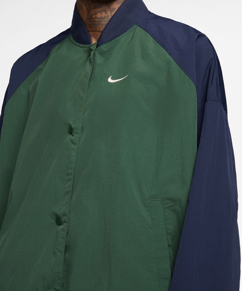 NIKE(ナイキ)の「NIKE AS W NSW HBR VARSITY JKT / ナイキ ウィメンズ NSW ハイブリッド ヴァーシティ ジャケット 【SP】(ナイロンジャケット・レディース・グリーン/ブラック・S/M/L)」の4枚目の写真