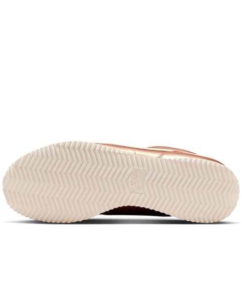 NIKE(ナイキ)の「ナイキ コルテッツ ウィメンズシューズ / Nike Cortez Women's Shoes IR0042-900 Metallic Red Bronze(スニーカー・レディース・ブラウン系その他・24.5/25/24/23.5/23/22.5/22/26/25.5)」の8枚目の写真