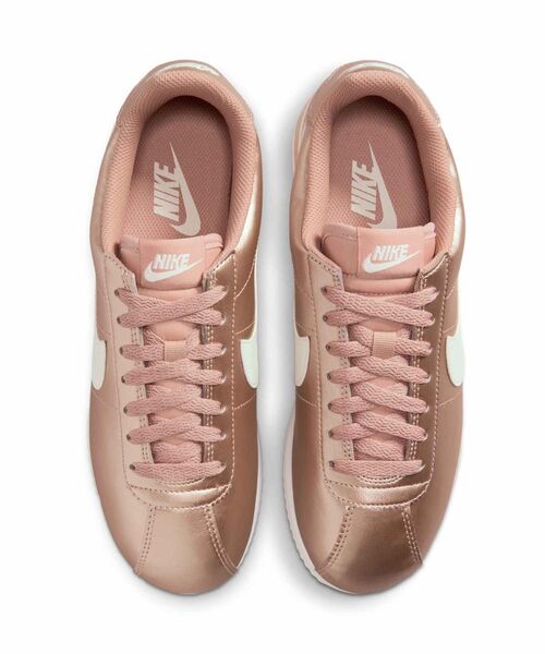 NIKE(ナイキ)の「ナイキ コルテッツ ウィメンズシューズ / Nike Cortez Women's Shoes IR0042-900 Metallic Red Bronze(スニーカー・レディース・ブラウン系その他・24.5/25/24/23.5/23/22.5/22/26/25.5)」の3枚目の写真