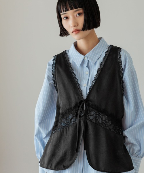 LOWRYS FARM（ローリーズファーム）の「サテンレースベスト　638609（ベスト・レディース・ブラック/アイボリー・FREE）」の14枚目の写真