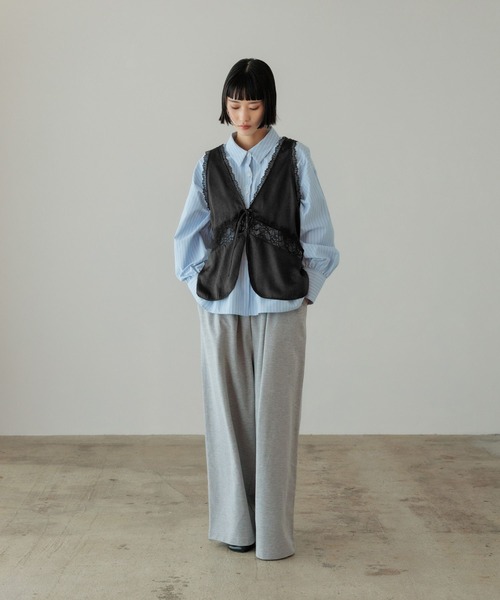 LOWRYS FARM（ローリーズファーム）の「サテンレースベスト　638609（ベスト・レディース・ブラック/アイボリー・FREE）」の16枚目の写真