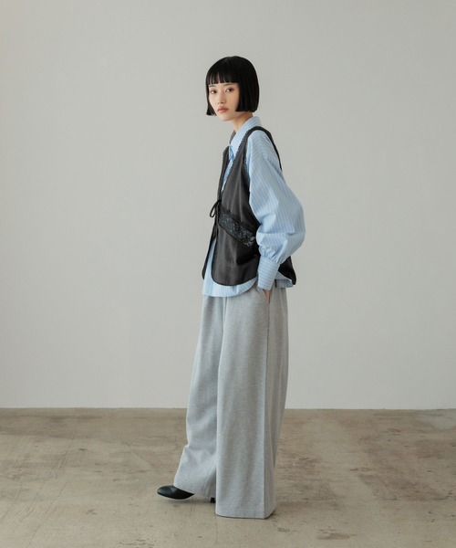 LOWRYS FARM（ローリーズファーム）の「サテンレースベスト　638609（ベスト・レディース・ブラック/アイボリー・FREE）」の17枚目の写真