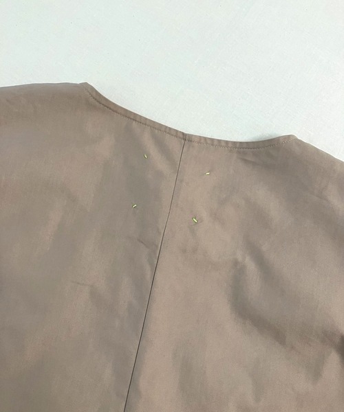 Q（キュー）の「ノーカラーツイルコート（ノーカラーコート・レディース・ベージュ/ブラック・MEDIUM）」の15枚目の写真