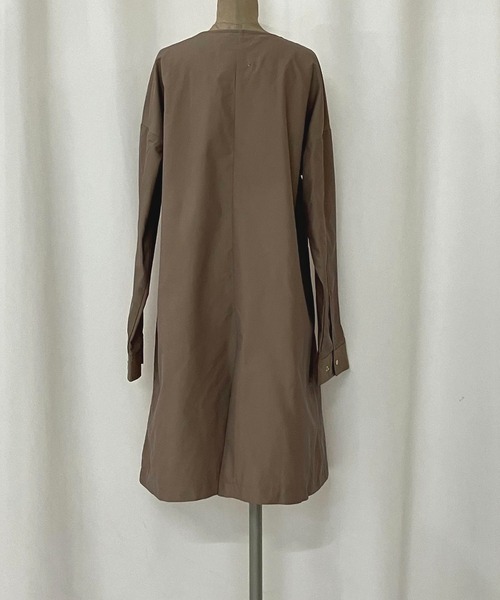 Q（キュー）の「ノーカラーツイルコート（ノーカラーコート・レディース・ベージュ/ブラック・MEDIUM）」の4枚目の写真